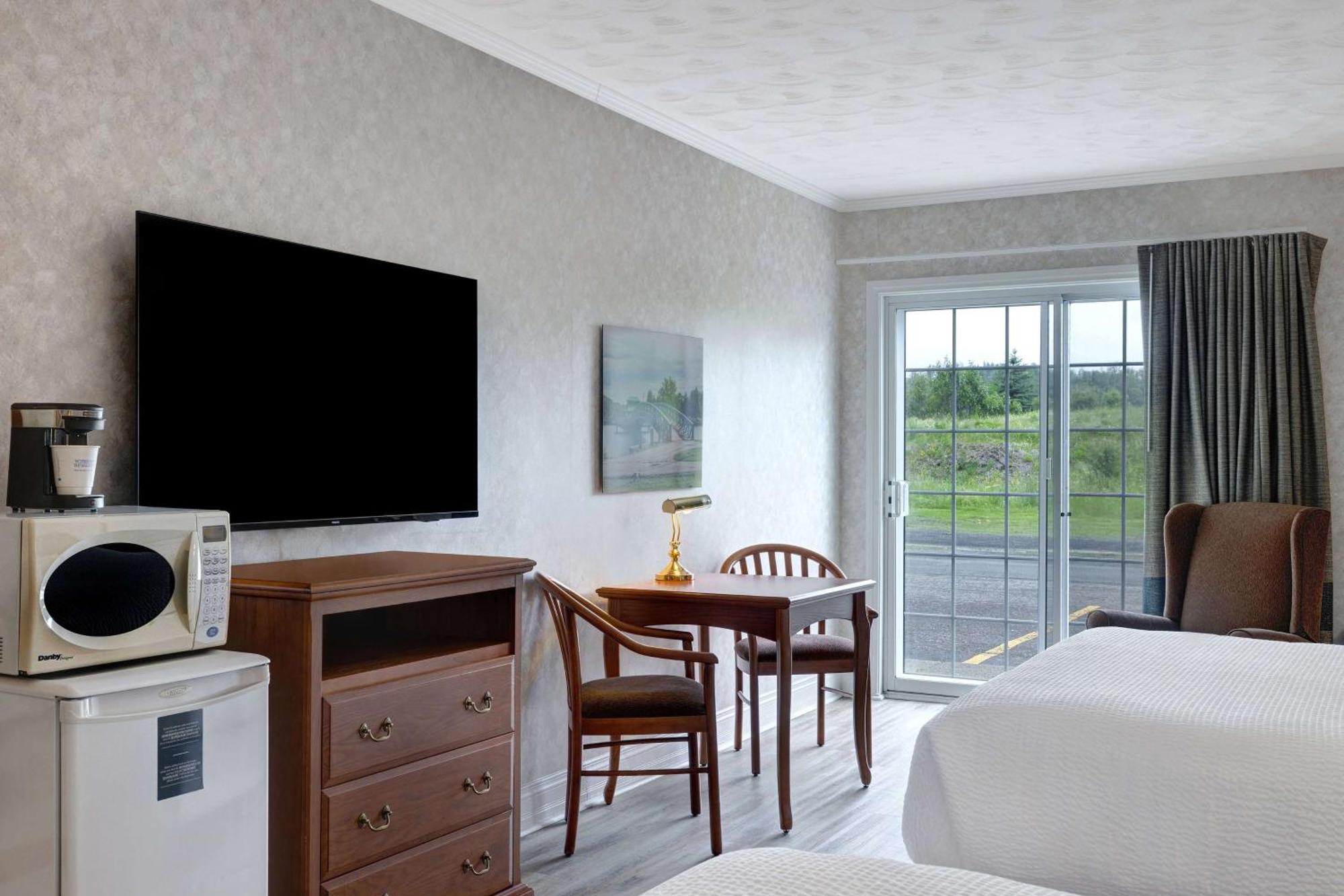 Days Inn By Wyndham Edmundston Exteriér fotografie